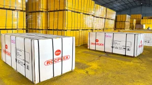 3-ply yellow formwork panel export packing by ROCPLEX – strapped pallets and warehouse stacking for Europe